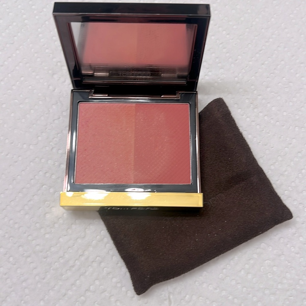 Tom Ford Shade and Illuminate Blush- 06 Aflame